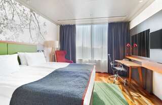Отель Holiday Inn Helsinki City Centre Хельсинки Представительский номер с кроватью размера «king-size»-11