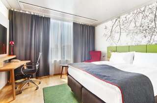 Отель Holiday Inn Helsinki City Centre Хельсинки Представительский номер с кроватью размера «king-size»-12